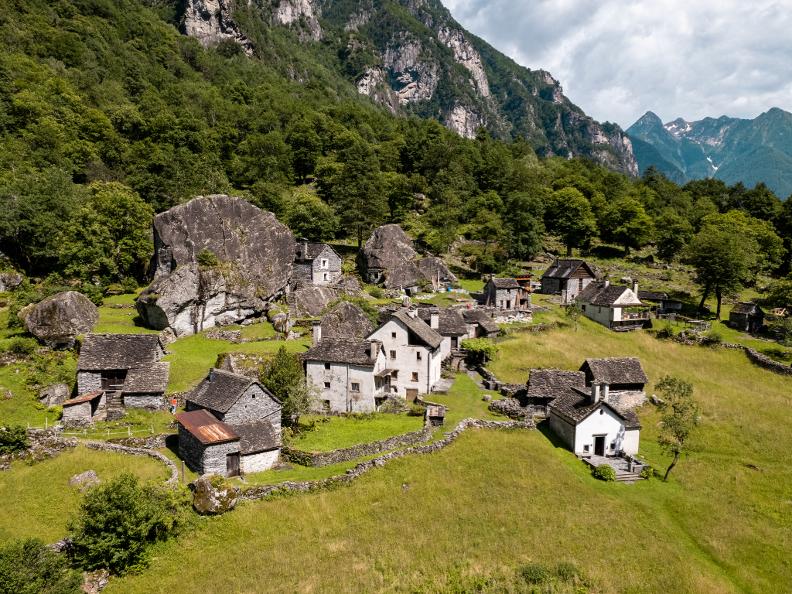 Image 0 - Valle Bavona: zwischen Steinriesen und menschlichem Einfallsreichtum Image 0 - Valle Bavona: zwischen Steinriesen und menschlichem Einfallsreichtum